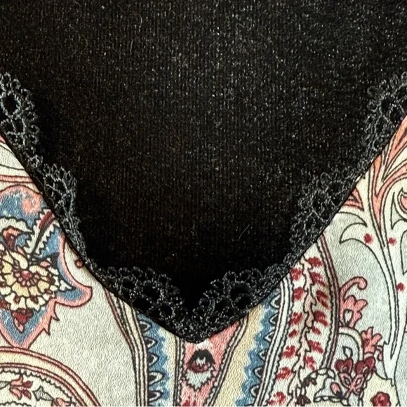 White House Black Market Paisley Lace Trim Sleeveless V-Neck Blouse Boho Chic - Picture 2 of 9